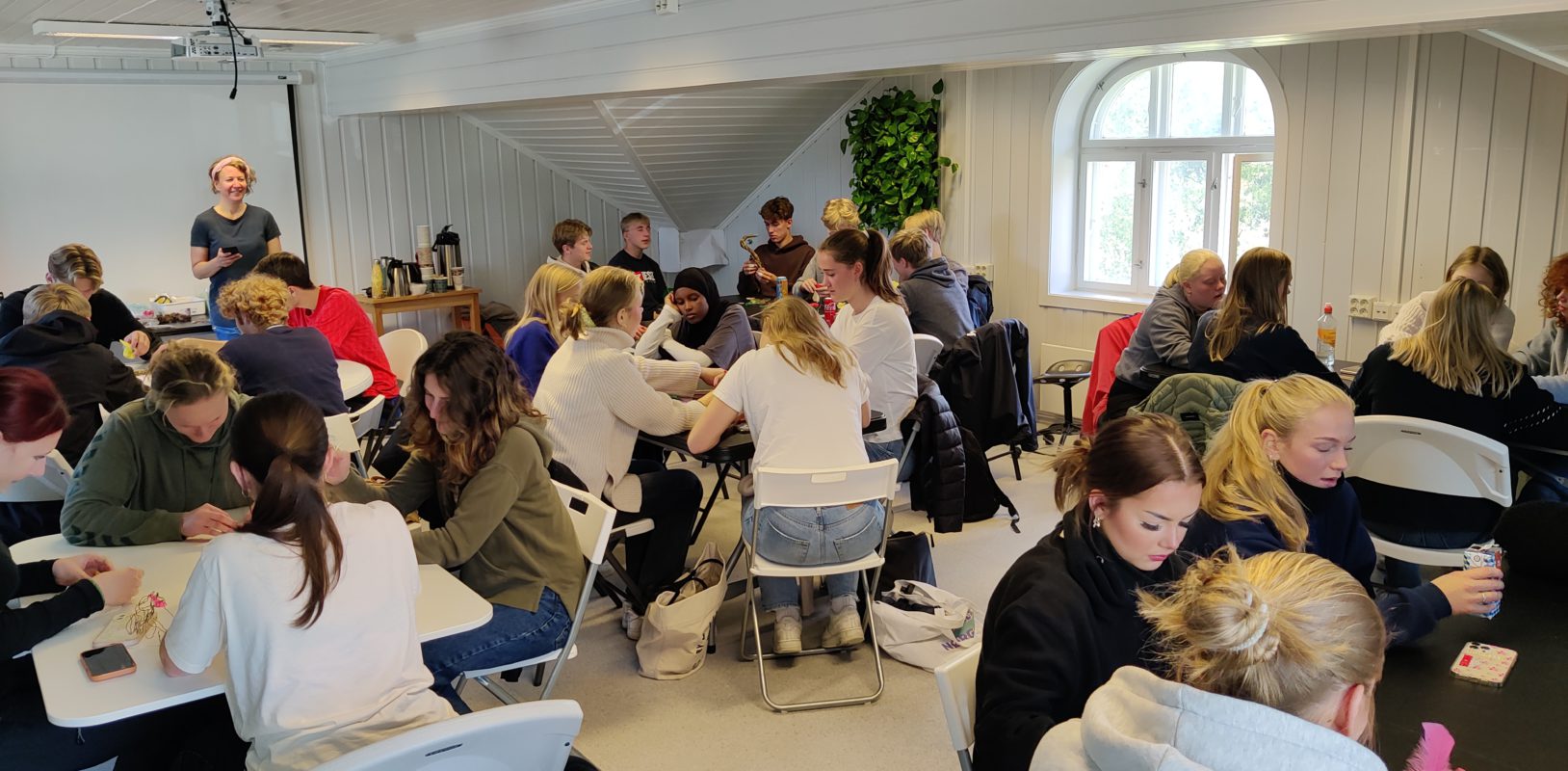ART START: Vi søker opptil 8 nysgjerrige og miljøengasjerte ungdommer og unge voksne, med mye skaperkraft!